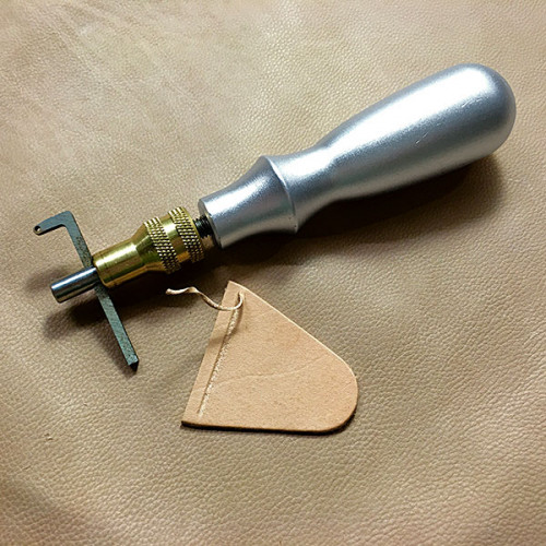 Грувер - канавкорез изогнутый с отверстием 1 мм. Серебристая ручка.
